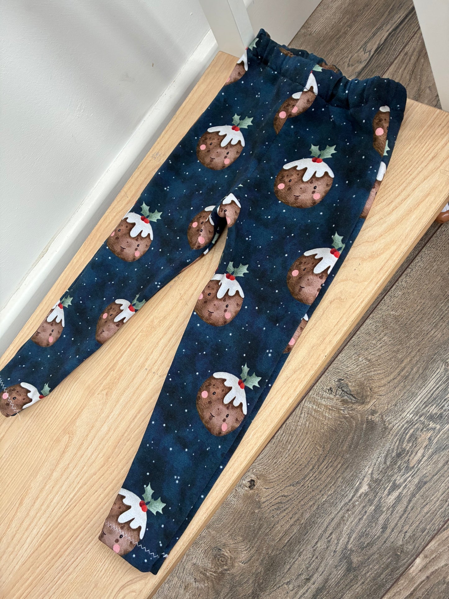 Children’s leggings - Cute Christmas Puddings - 0-3m